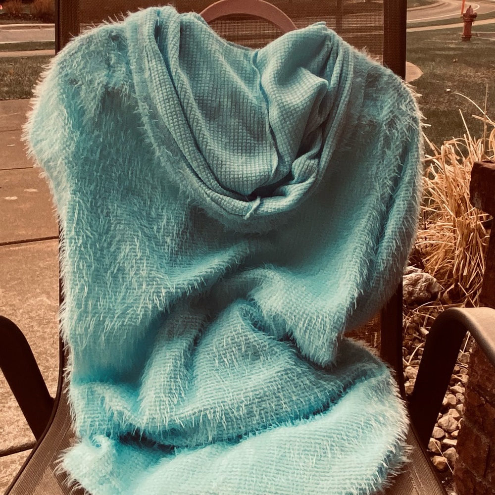 NWOT Sz-XL Girls Soft & Fuzzy w/Pockets House Coat/Day Robe, Bright Blue/Green - Picture 4 of 16